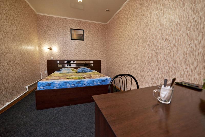 Фото: Недорогая ночь проживания в отеле для гостей Барнаула, цена 1550 рублей — снять недвижимость в Барнауле