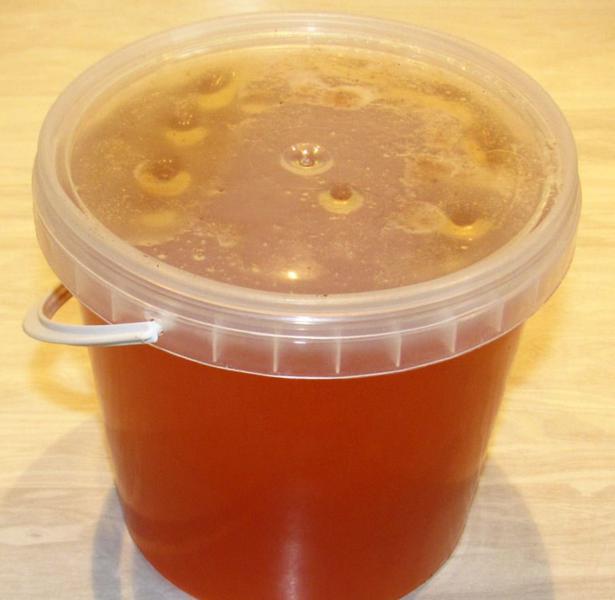 Фото: Купить мед свежий с личных пасек в Чите, цена 95 рублей — объявление